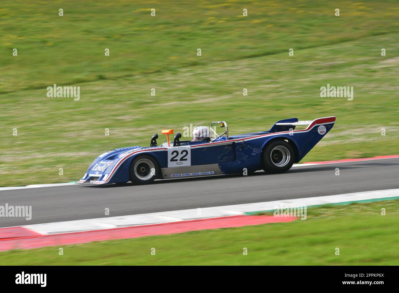 Scarperia, 2 aprile 2023: #22 Chevron B31° anno 1975 in azione durante il Mugello Classic 2023 sul circuito del Mugello in Italia. Foto Stock