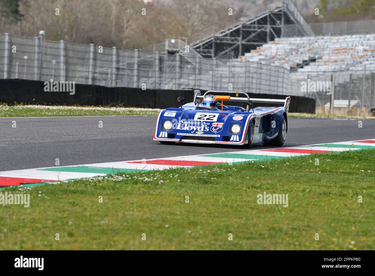 Scarperia, 2 aprile 2023: #22 Chevron B31° anno 1975 in azione durante il Mugello Classic 2023 sul circuito del Mugello in Italia. Foto Stock