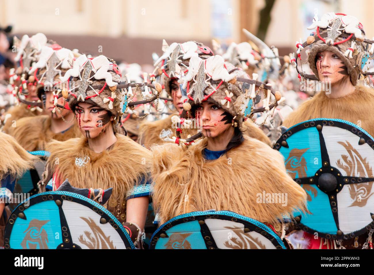 Badajoz, Spagna, domenica. Febbraio 19 2023. Parade attraverso le strade di Badajoz, gruppo chiamato Los infettos acelerados Foto Stock