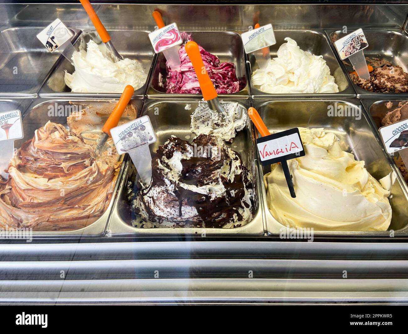 Vetrina con gelato italiano nella città di Venezia Foto Stock