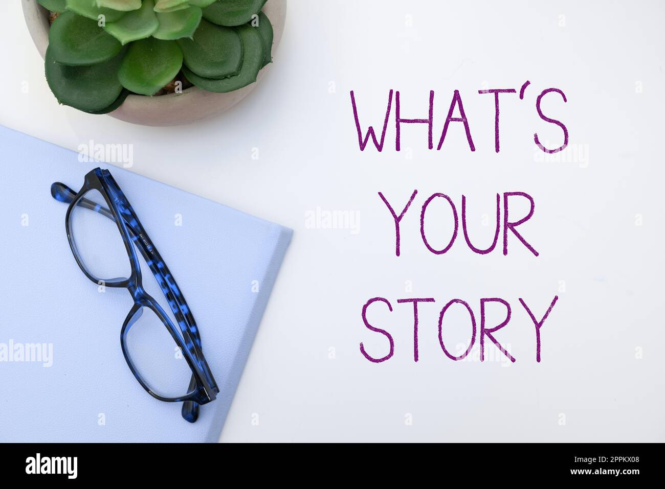 Scrittura a mano del testo Qual è la vostra storia. Idea aziendale chiedere a qualcuno di dirmi di sé Condividi esperienza Foto Stock