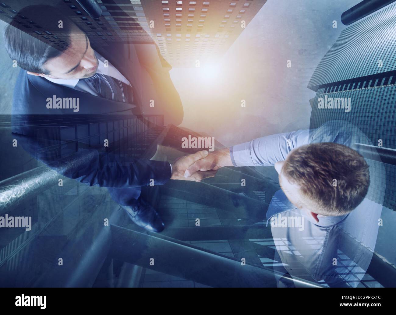 Handshaking persona business in ufficio. concetto di partnership e il lavoro di squadra. doppia esposizione Foto Stock