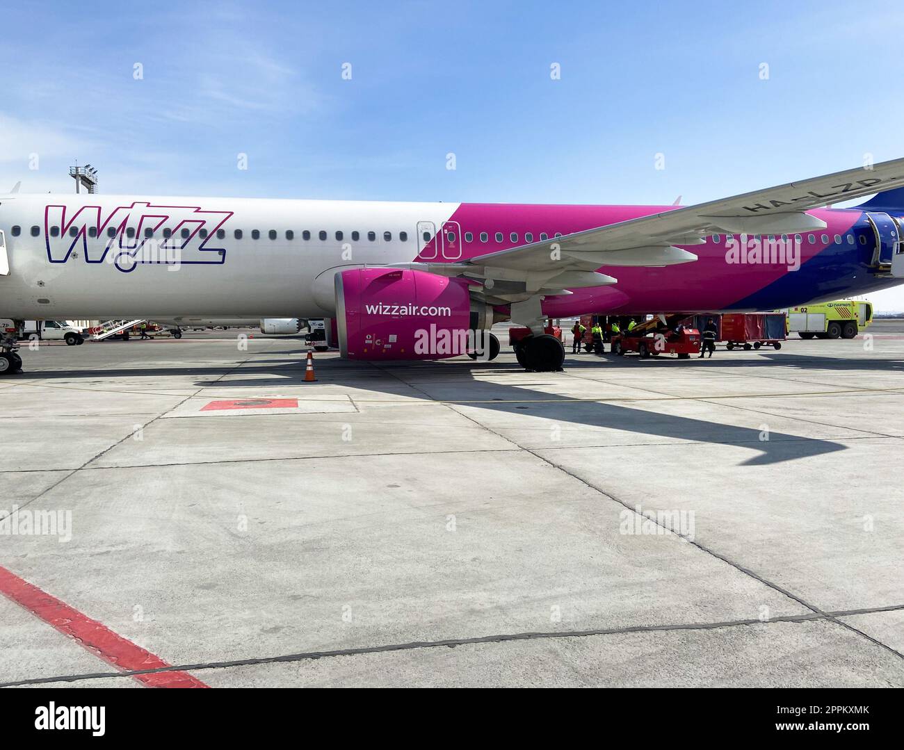 Atterrò l'aereo Wizz Air all'aeroporto di Yerevan Foto Stock