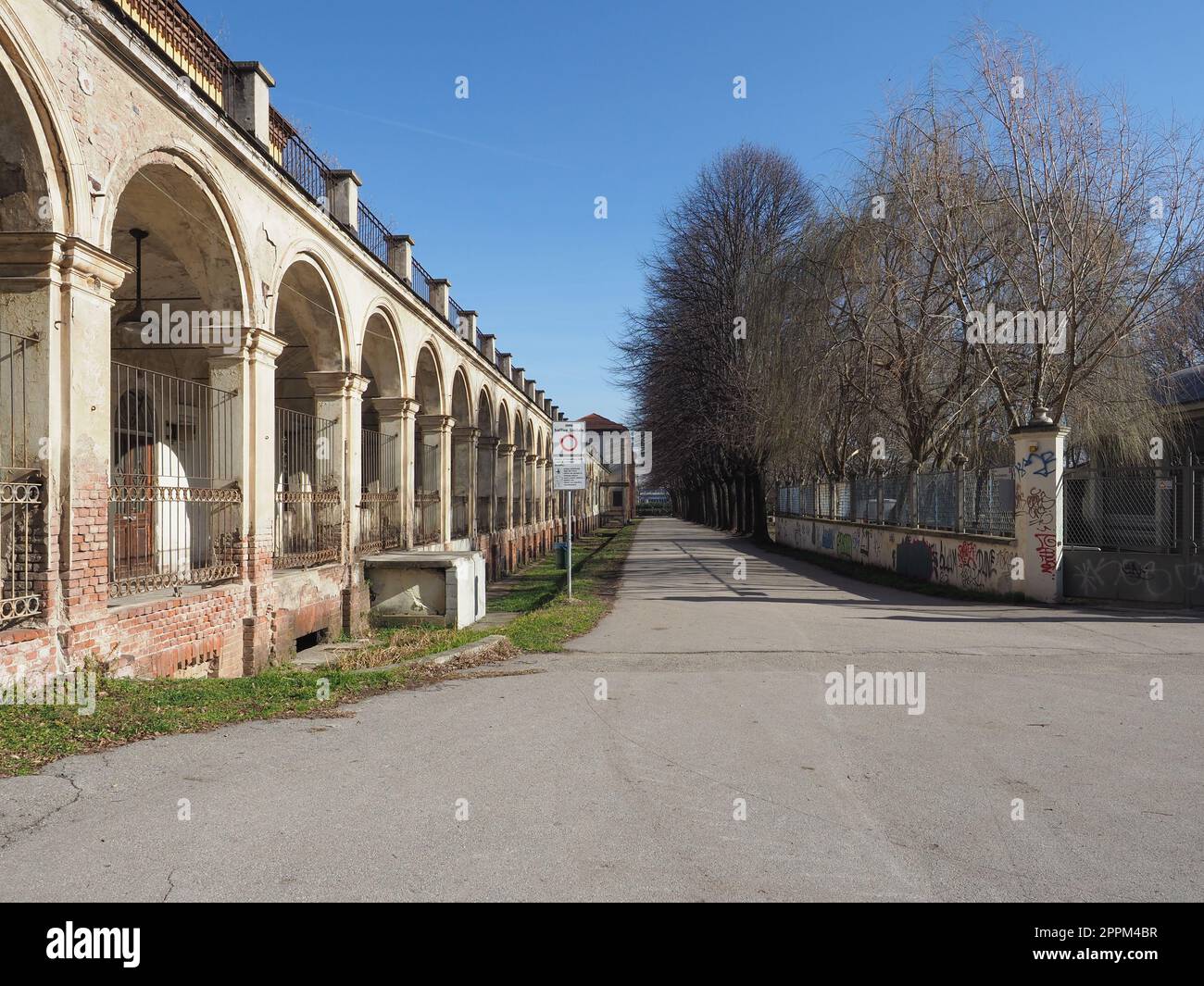 La Certosa ex monastero e portale d'ingresso all'asilo folle a Collegno Foto Stock