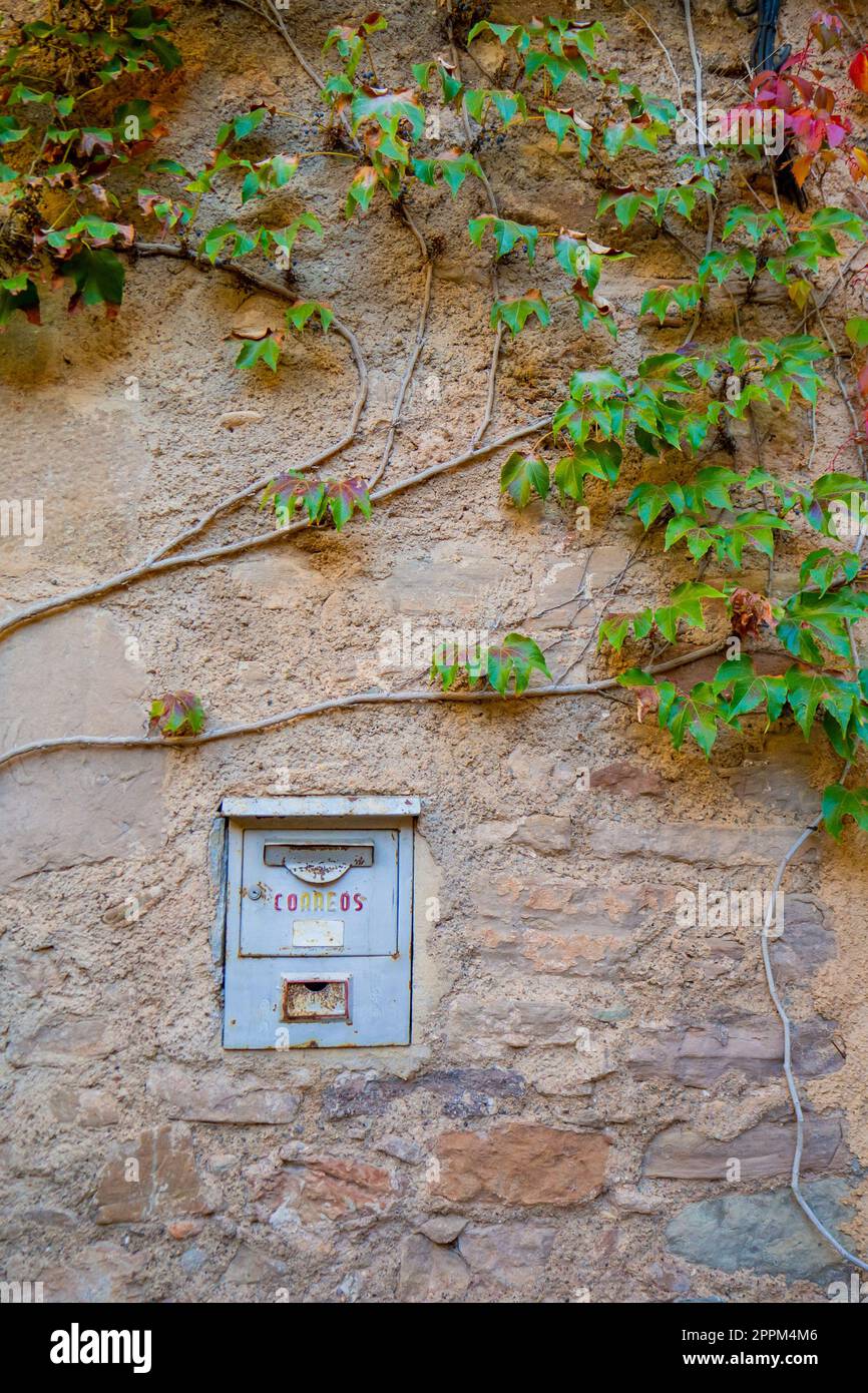 Strade di un tipico villaggio di montagna europeo Foto Stock