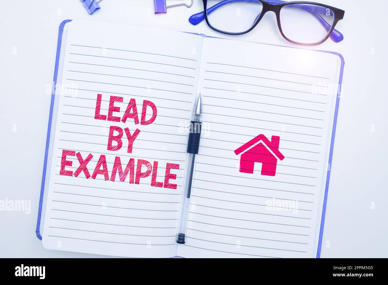 Ispirazione che mostra il segno derivazione per esempio. Foto concettuale essere un leader guida seguire le regole dare esempi Coach Foto Stock