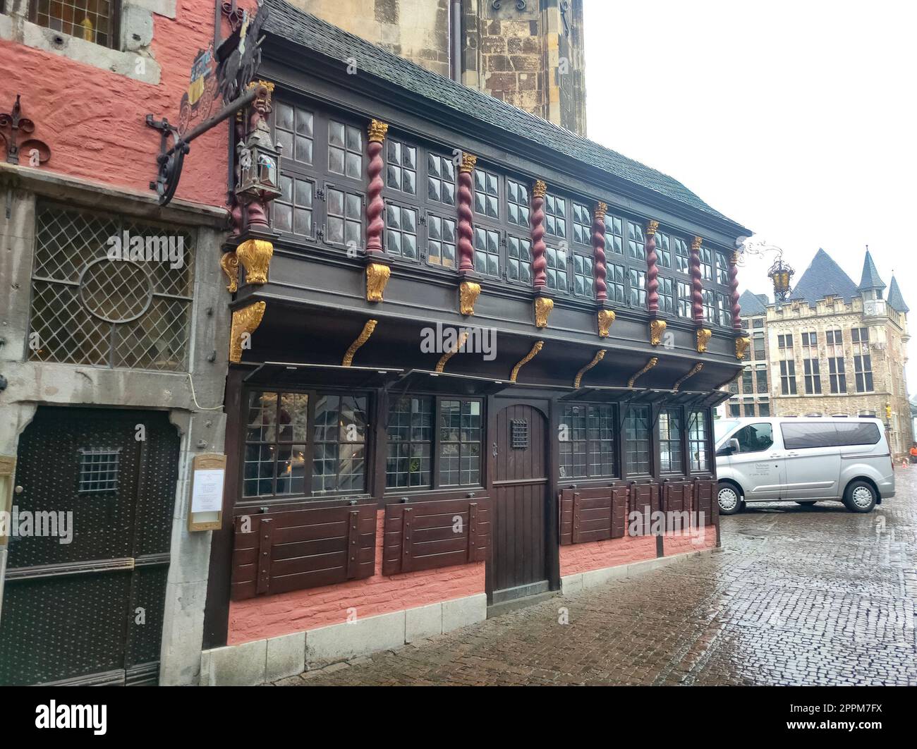 Ristorante Postwagen. Facciata con vista sulla strada in stile tradizionale Foto Stock