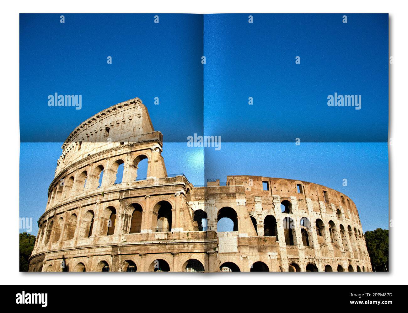 Italia, Roma - Colosseo Romano con cielo blu, il più famoso monumento italiano. Foto Stock