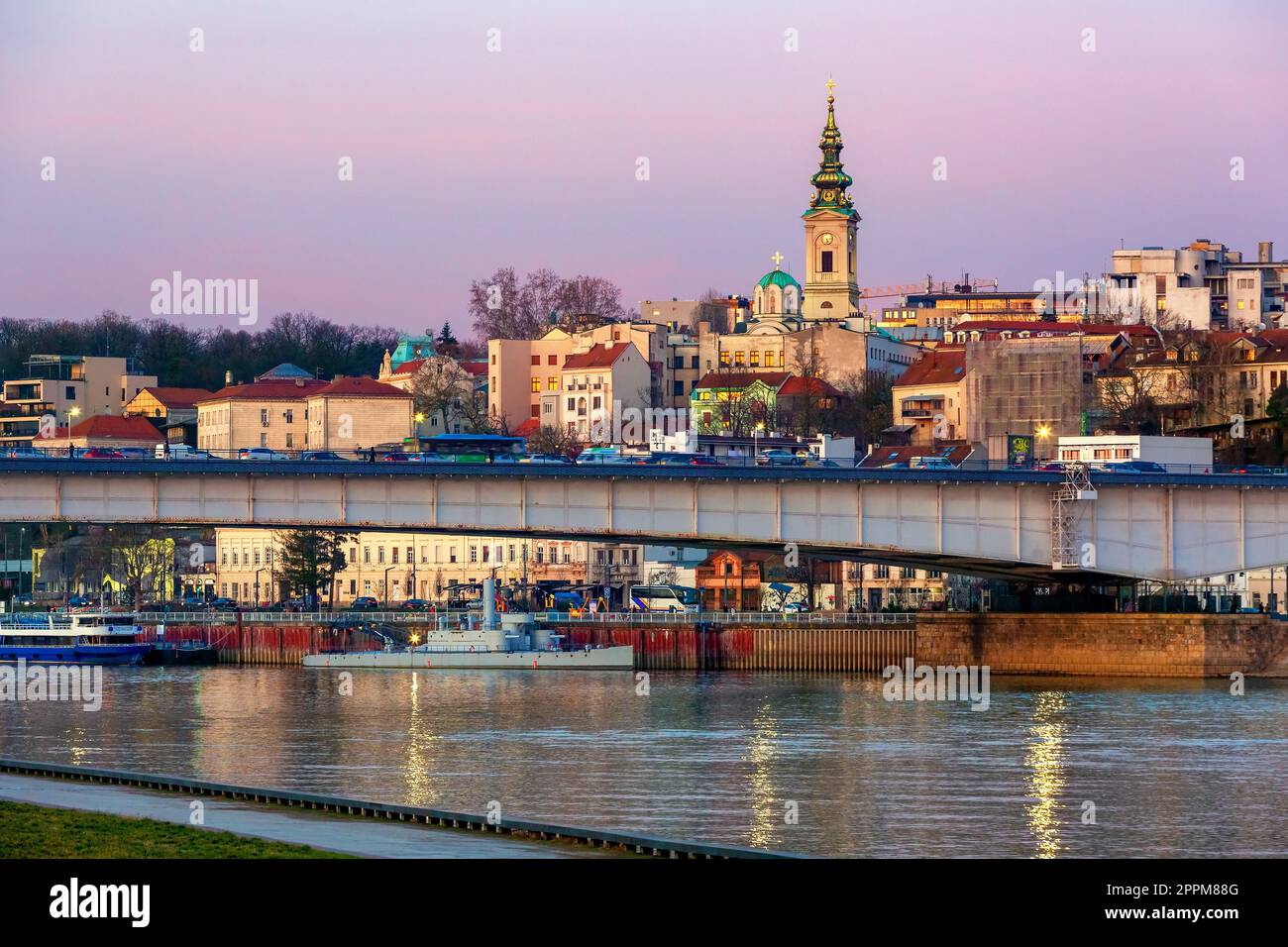 Splendida vista sul centro storico di Belgrado, sulle rive del fiume Sava, Serbia Foto Stock