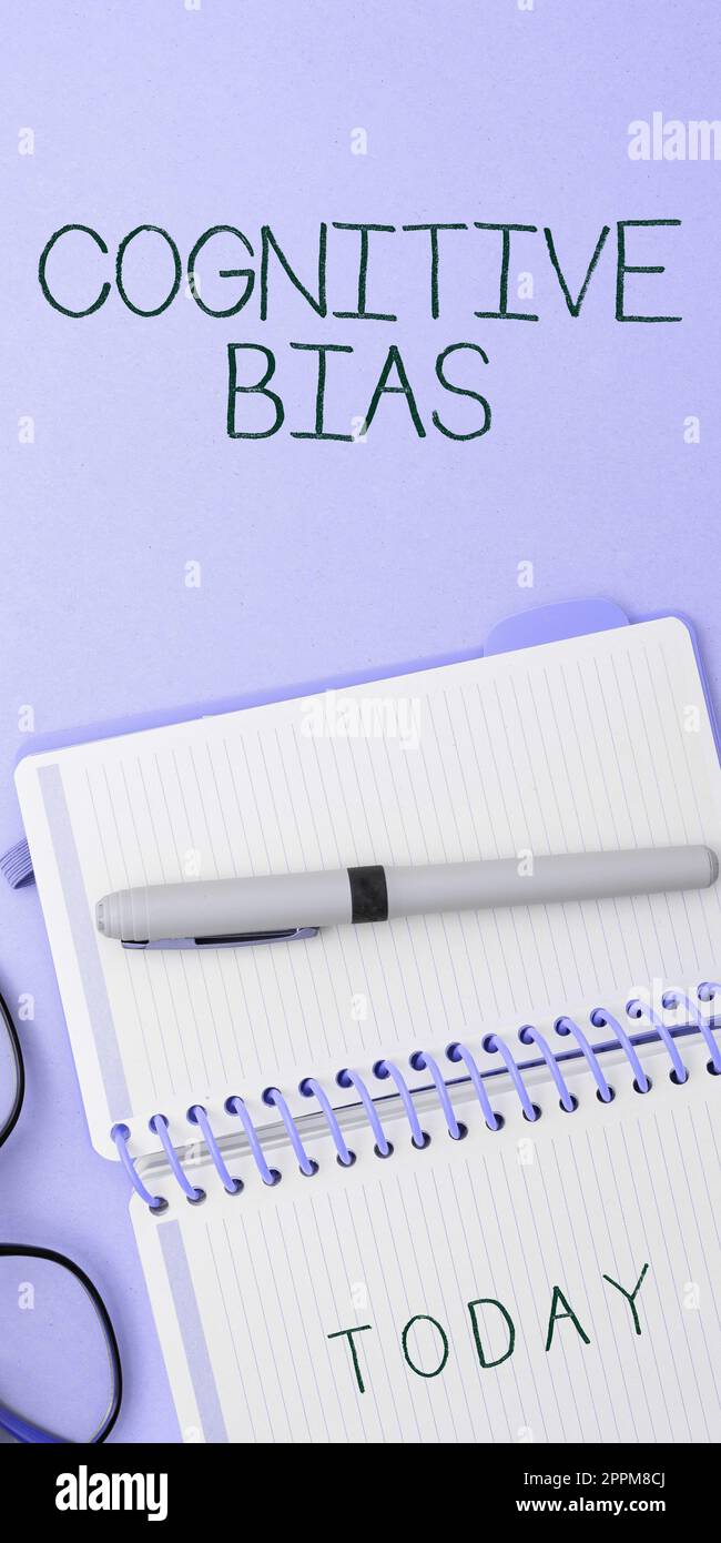 Ispirazione che mostra il segno di bias cognitivo. Parola scritta sul trattamento psicologico per i disturbi mentali Foto Stock