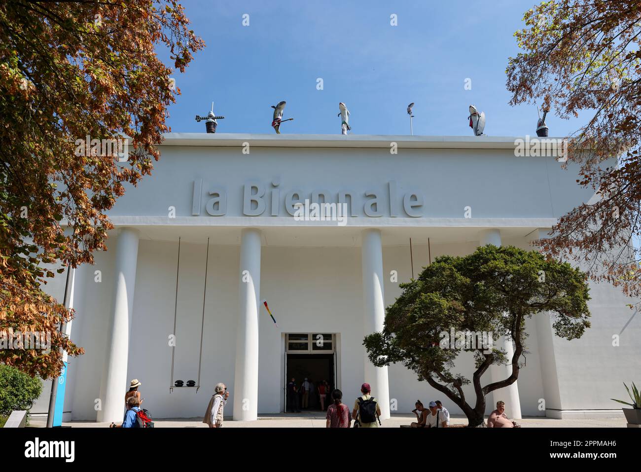 La facciata del Padiglione centrale della Biennale si trova a Giardini a Venezia. Italia Foto Stock