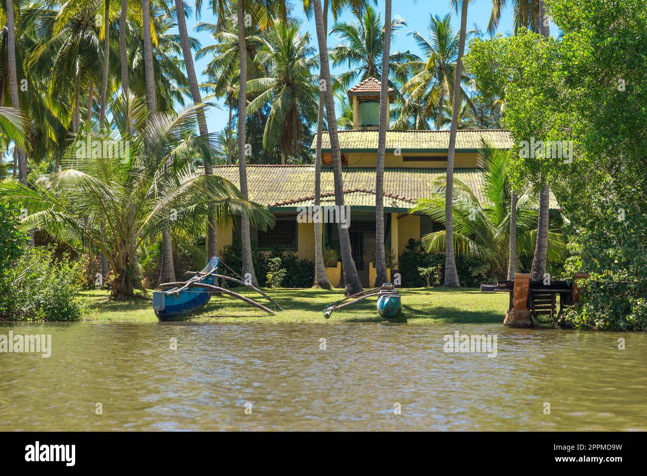 Casa presso la laguna di Rekawa, situata sul lato est della piccola cittadina di Tangalle Foto Stock