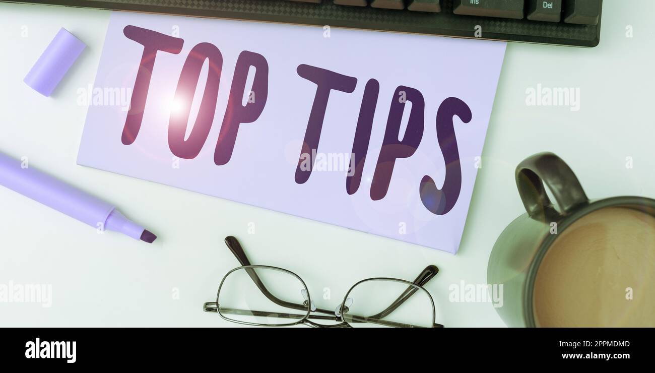Cartello di testo che mostra i suggerimenti principali. Business Concept un piccolo ma particolarmente utile consiglio pratico Foto Stock