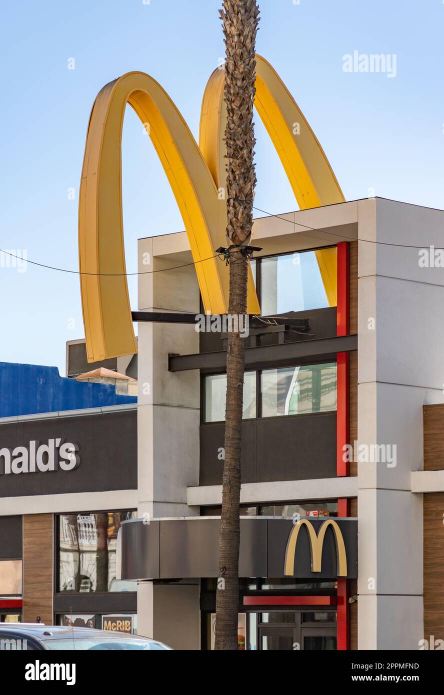 Hollywood Boulevard, McDonald's Crooked Sign Foto Stock