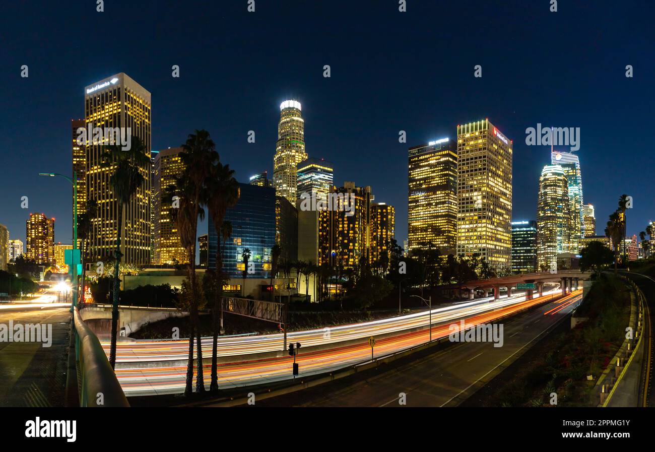 Downtown Los Angeles e Harbor Freeway di notte Foto Stock