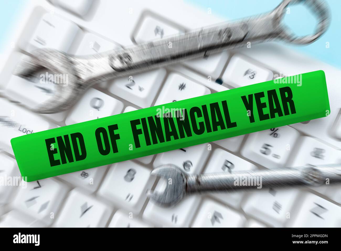 Firma di testo che mostra la fine dell'anno finanziario. Business idea rivedere e modificare i fogli contabili dell'anno precedente Foto Stock