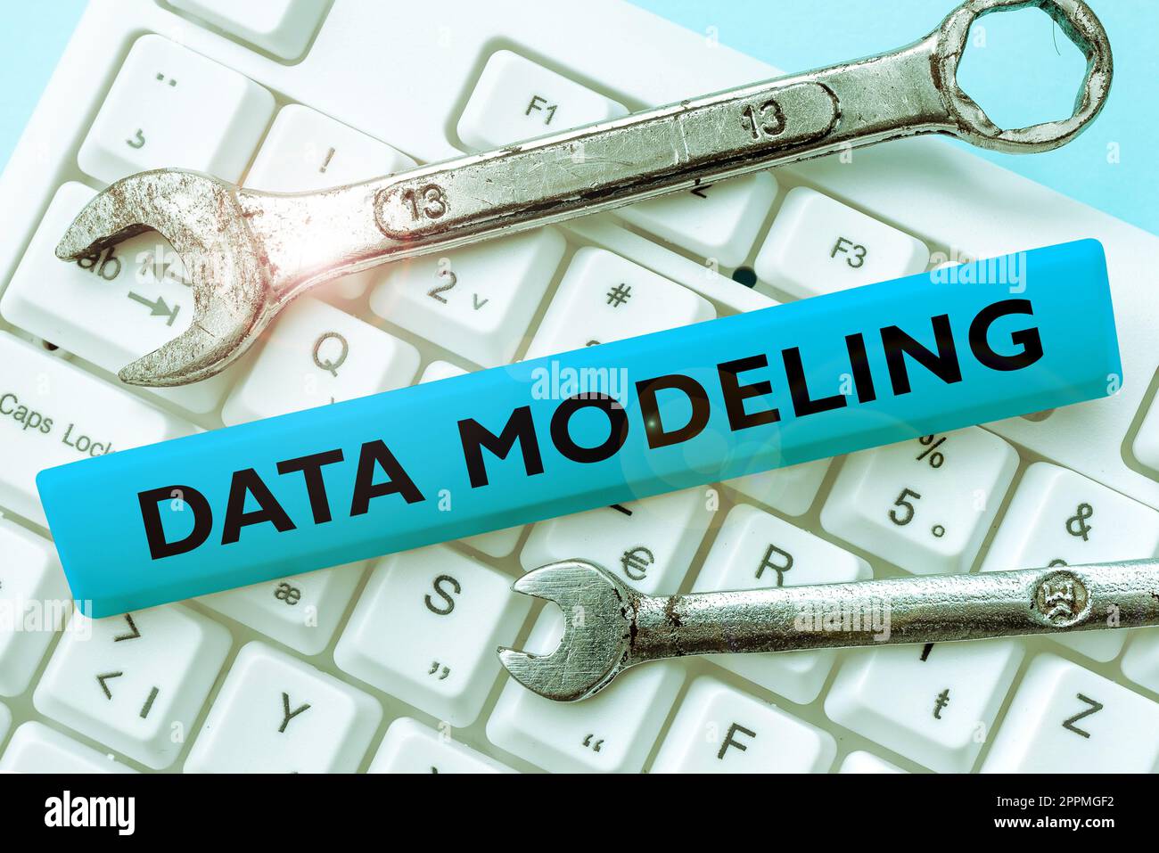 Scrittura visualizzazione testo modellazione dati. Processo aziendale di trasferimento dei dati tra sistemi di archiviazione dei dati Foto Stock