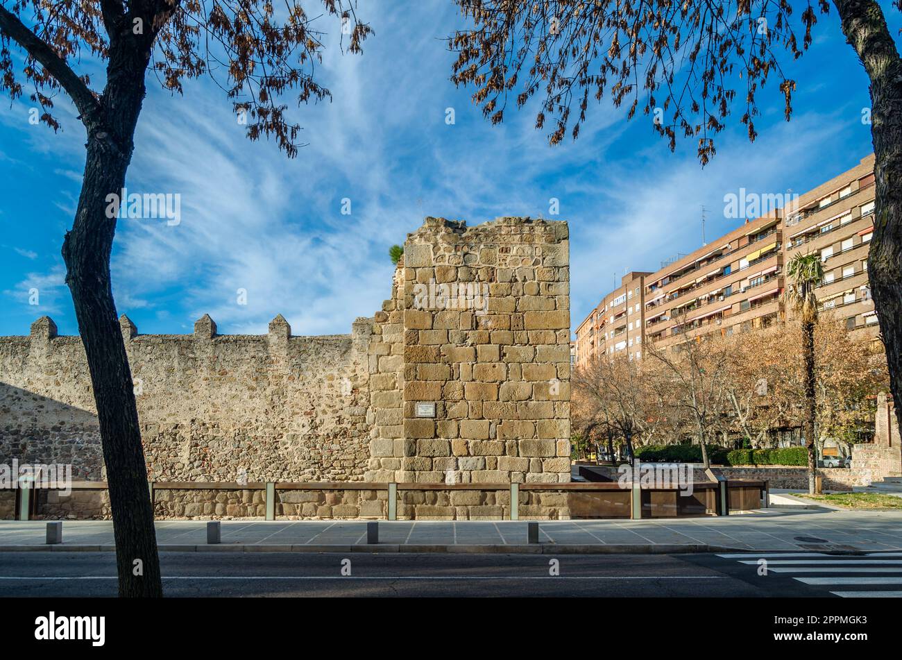 Mura antiche, fortificazioni in pietra nella città di Talavera de la Reina, Castilla la Mancha, Spagna Foto Stock