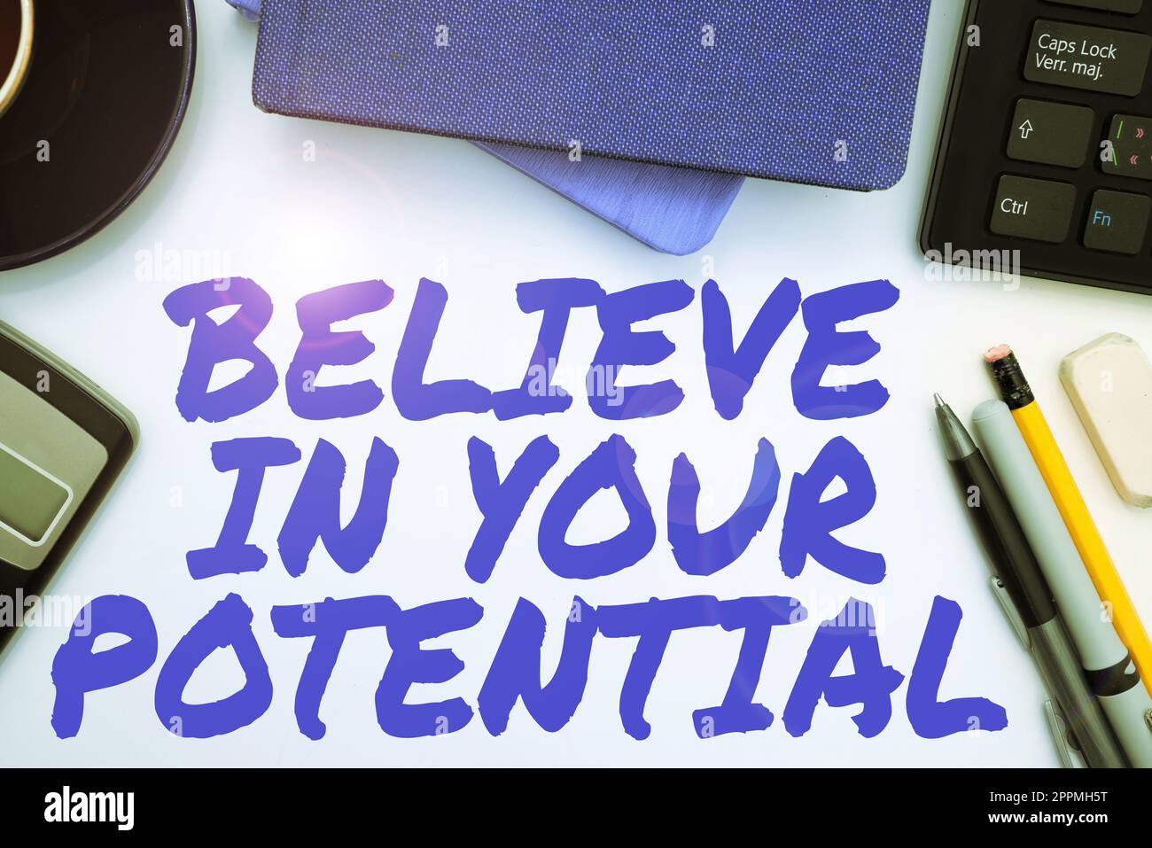 Scrittura a mano testo credere nel vostro potenziale. L'idea di affari ha self-confidence motiavate ispirare voi stessi Foto Stock