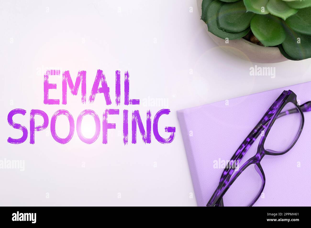 Spoofing e-mail scrittura testo. Parola scritta su proteggere l'accesso e il contenuto di un account di posta elettronica o di un servizio Foto Stock