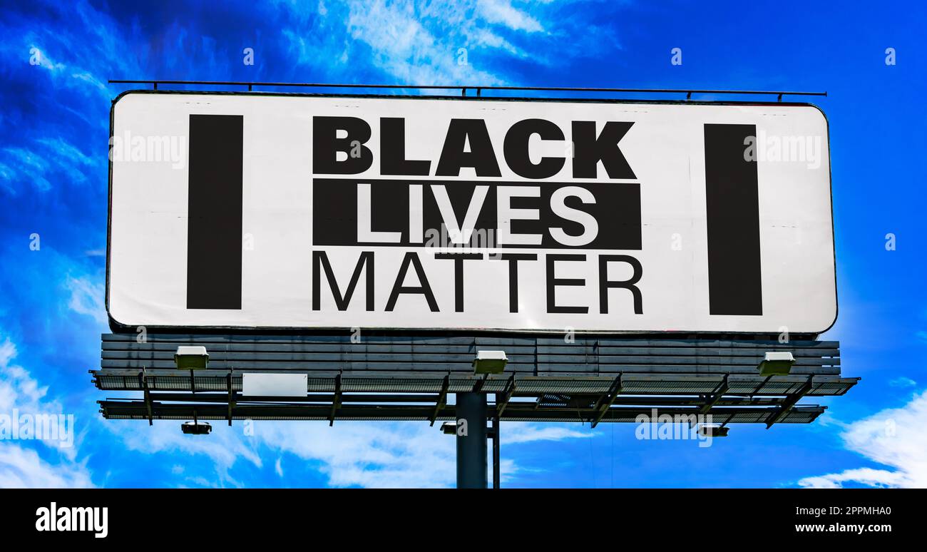 Billboard che mostra il segno del movimento Black Lives Matter Foto Stock