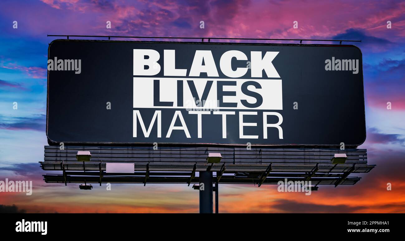 Billboard che mostra il segno del movimento Black Lives Matter Foto Stock
