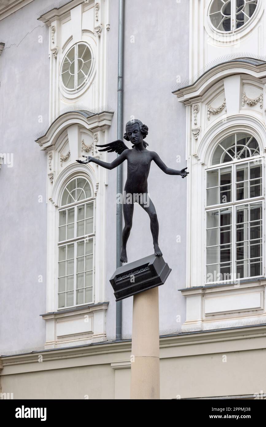 Statua di Mozart del compositore austriaco di 11 anni su Zelny trh (mercato del cavolo), Brno, Repubblica Ceca, Moravia Foto Stock