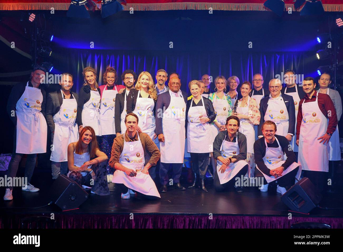 Foto di gruppo con Michel Abdollahi,Ralf Bauer,Tessa Bergmeier,Susanne BÃ¶hm,Boris Entrup,RÃ¼diger Grube,Julia Kretschmer-Wachsmann,Janne Friederike Meyer-Zimmermann,Oliver Mommsen,Cornelia Poletto,Sandra Quadflieg,Kirsten Roschlaub,Matthias Foto Stock