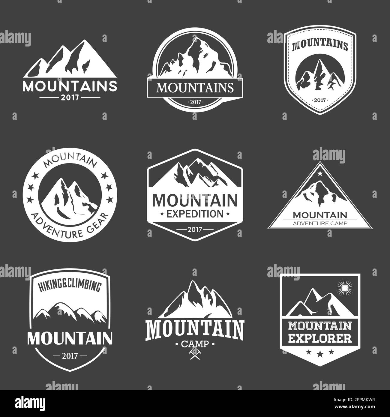 Set di logo per viaggi in montagna e avventure all'aperto. Etichette o icone per escursioni e arrampicate per organizzazioni turistiche, eventi, campeggio tempo libero. Foto Stock