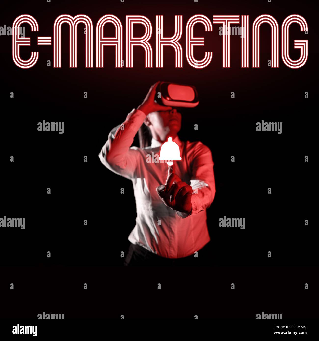 Scrittura a mano segno e Marketing. Internet concetto di business che vende prodotti o servizi elettronicamente Foto Stock