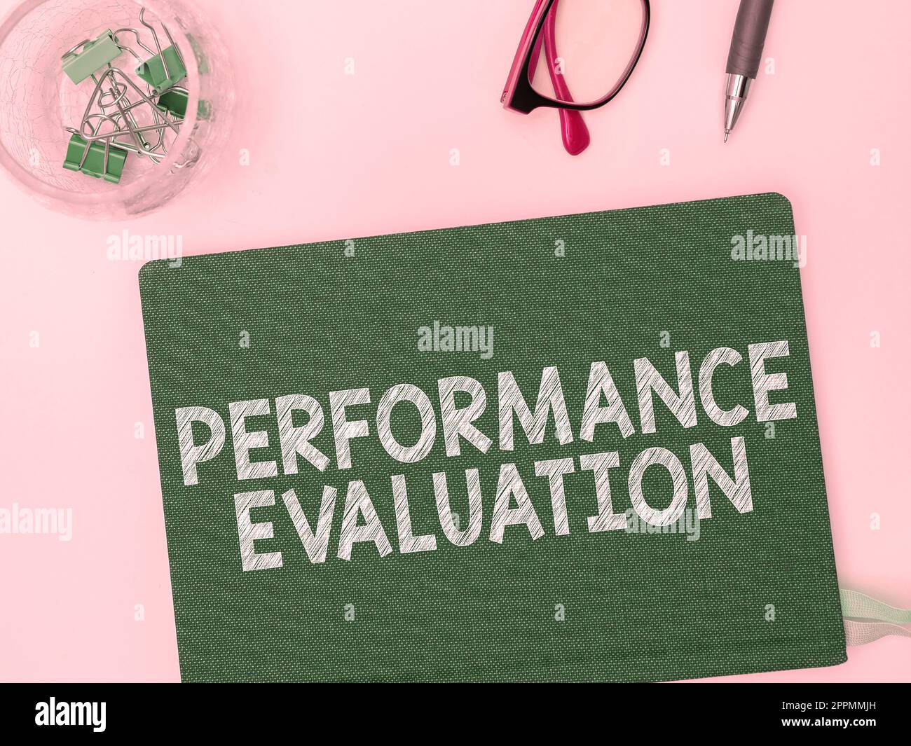 Valutazione delle prestazioni del testo scritto a mano. Parola scritta sullo sviluppo e la pianificazione di azione di un altro Foto Stock