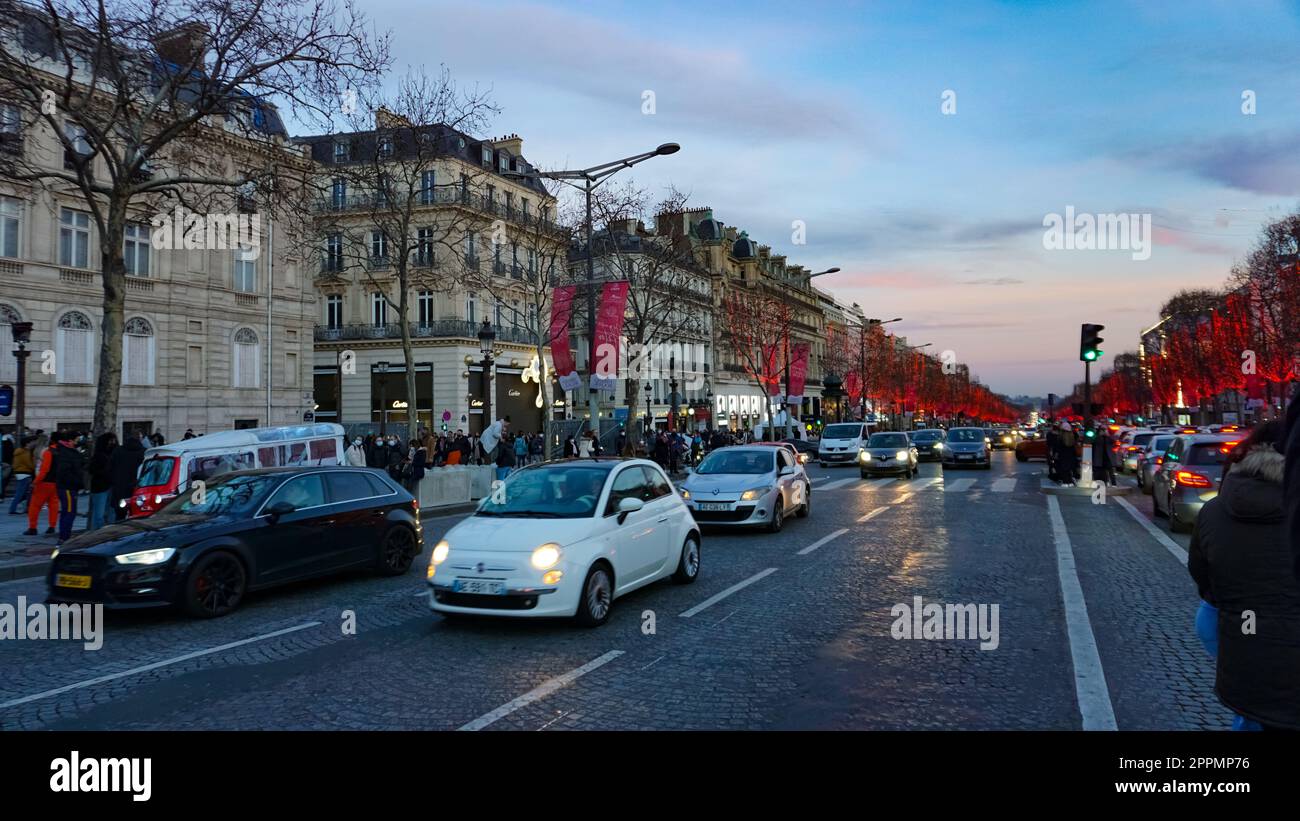 Campi Elisi, Champs-Elesees a Parigi. Parigi - la capitale della Francia. Principale centro politico, economico e culturale della Francia. Foto Stock