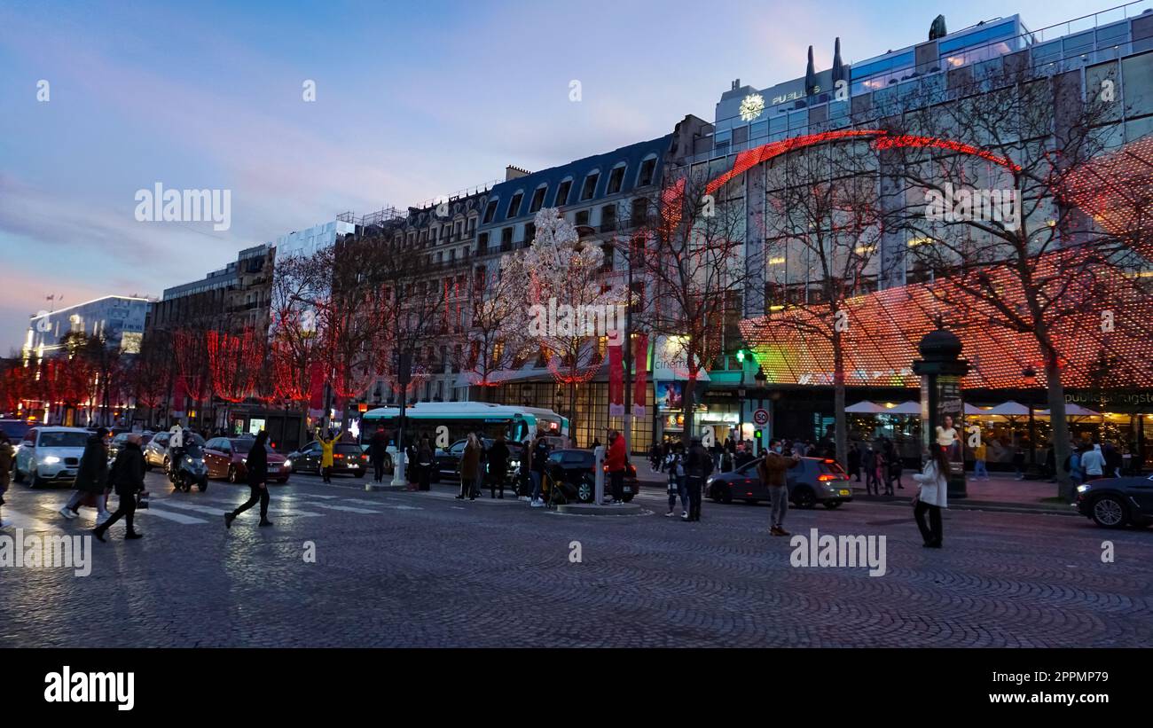 Campi Elisi, Champs-Elesees a Parigi. Parigi - la capitale della Francia. Principale centro politico, economico e culturale della Francia. Foto Stock