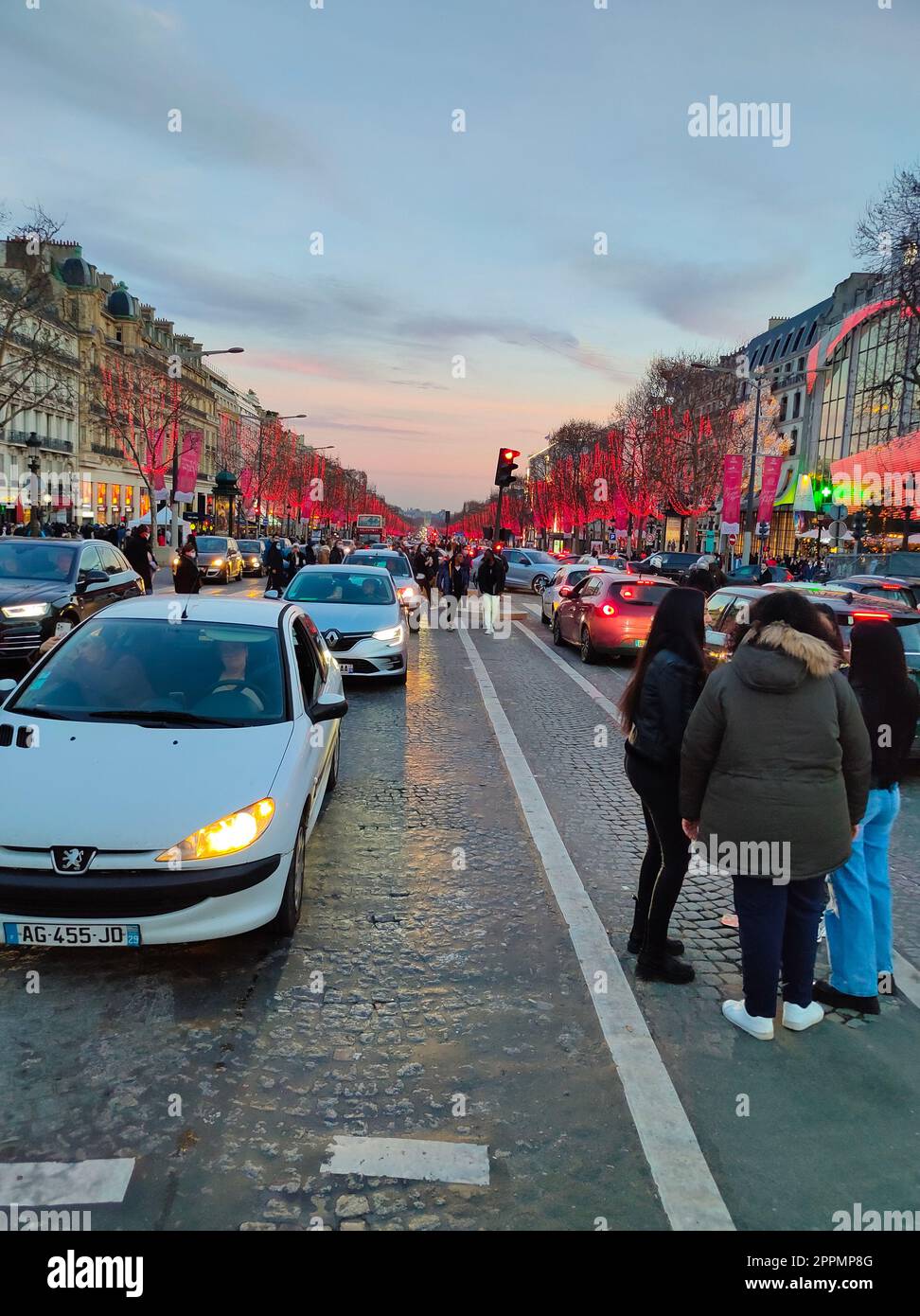 Campi Elisi, Champs-Elesees a Parigi. Parigi - la capitale della Francia. Principale centro politico, economico e culturale della Francia. Foto Stock