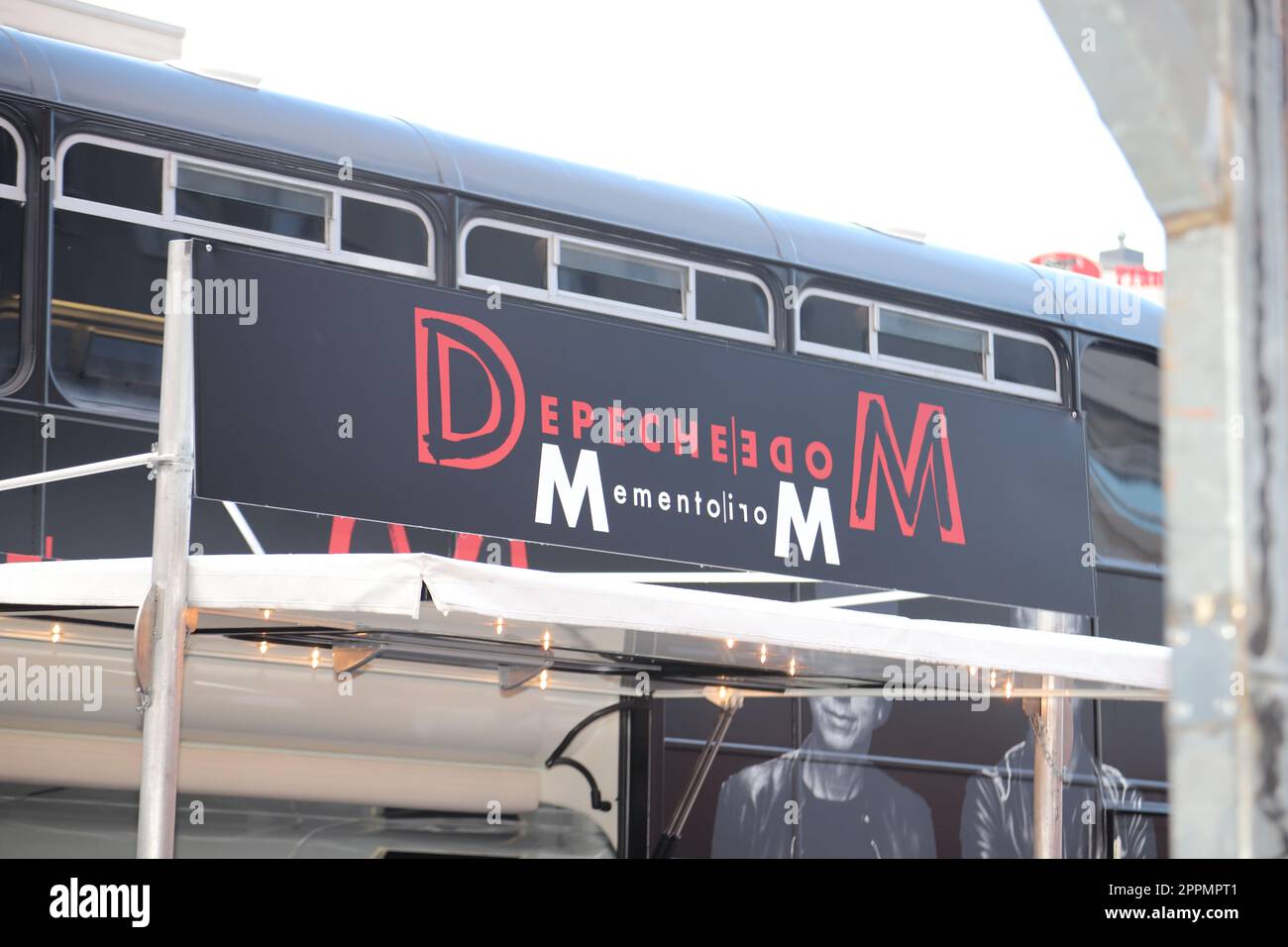 Depeche Mode PR-Aktion Memento Mori Bus, Spielbudenplatz, Amburgo, 23.03.2023 Foto Stock