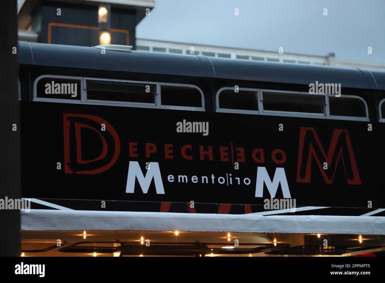 Depeche Mode PR-Aktion Memento Mori Bus, Spielbudenplatz, Amburgo, 23.03.2023 Foto Stock