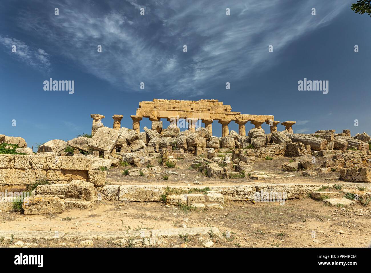 Resti di templi greci situati a Selinunte - Sicilia Foto Stock