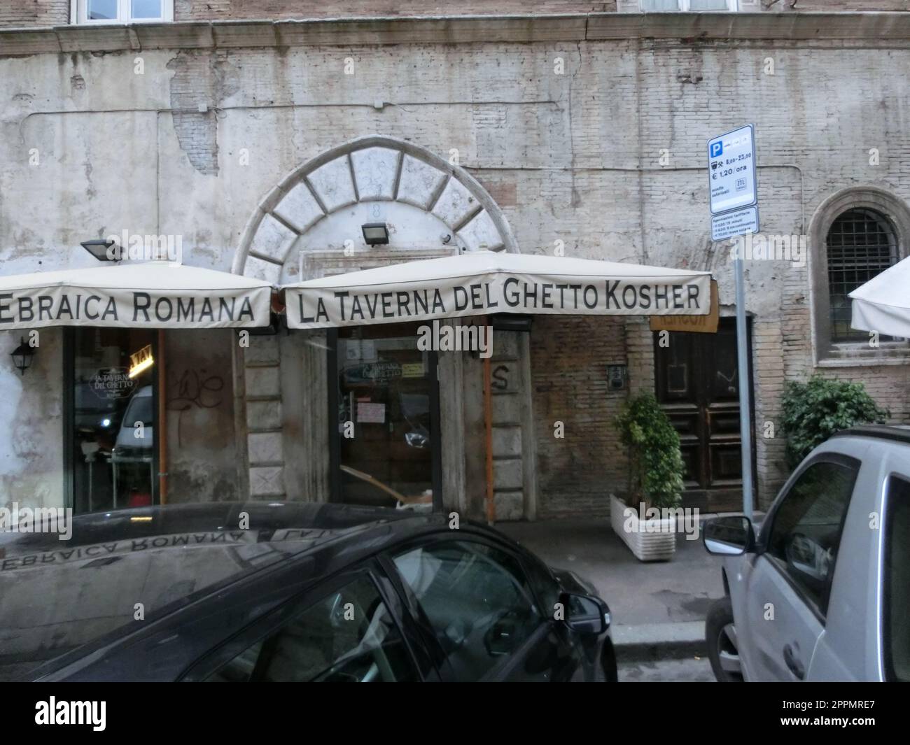 Roma, Italia - 02 maggio 2014: Ebraica Romana la taverna del Ghetto Kosher Foto Stock