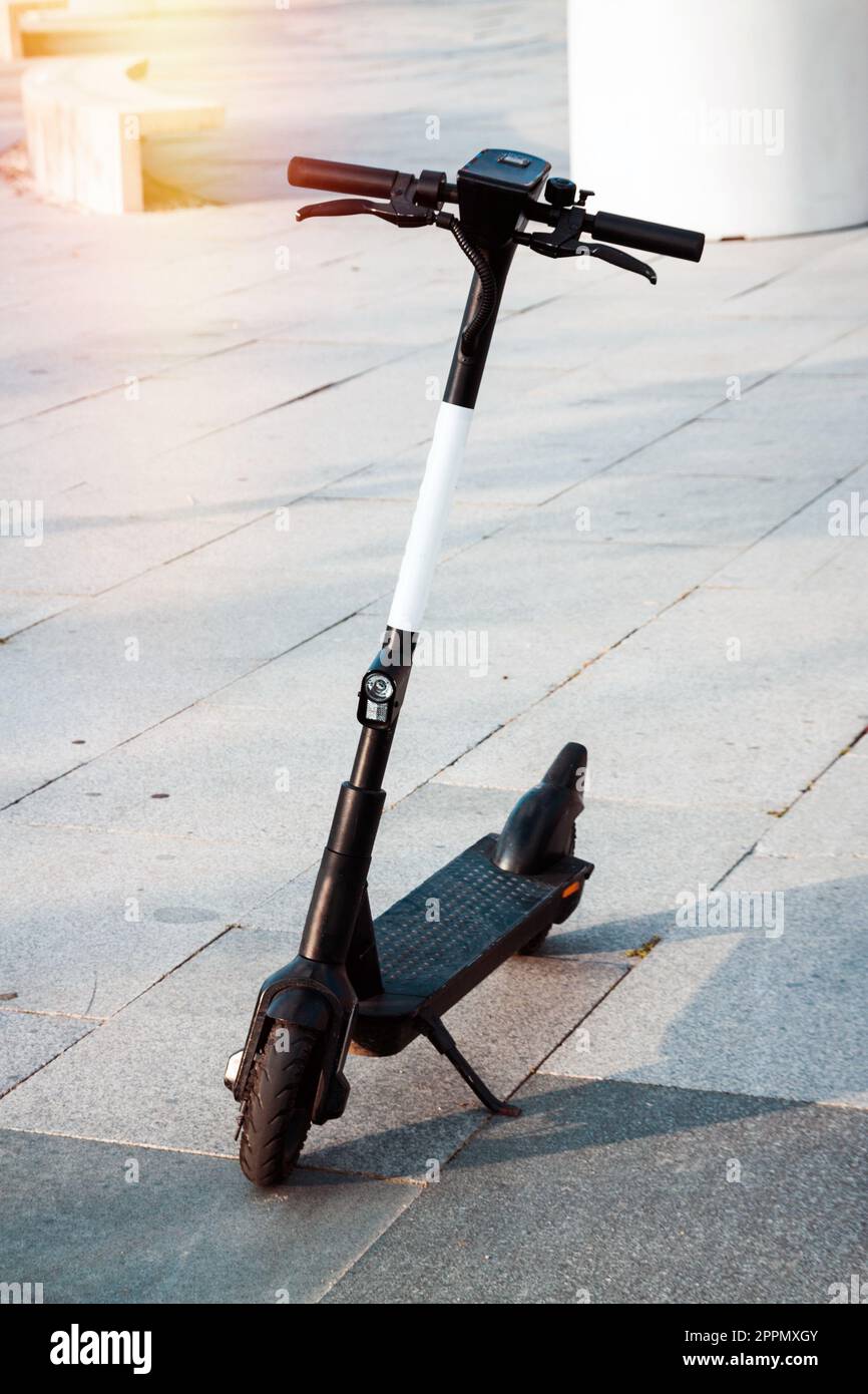 Armadio elettrico per scooter all'aperto Foto Stock