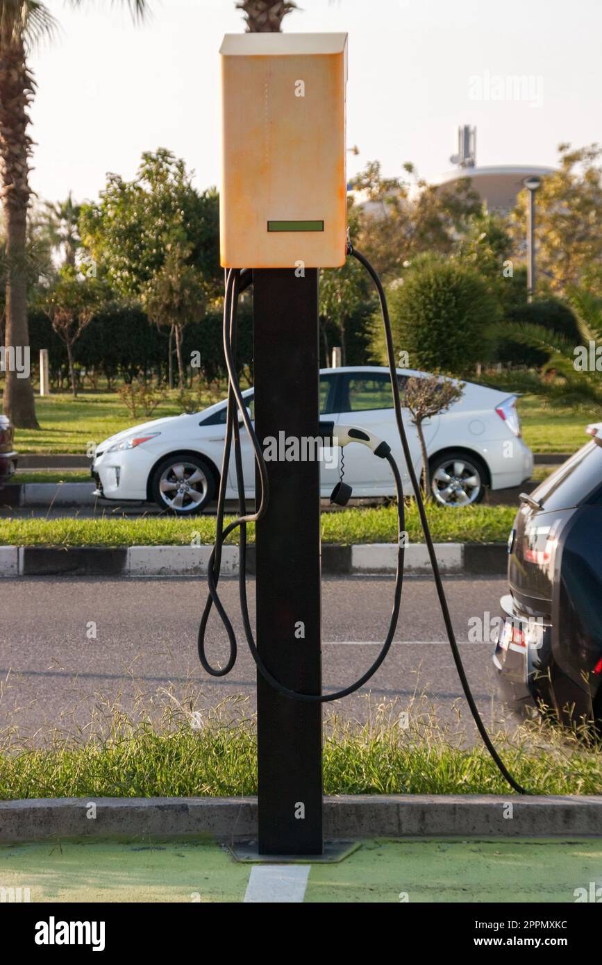 Ricarica delle auto elettriche nel cty Foto Stock