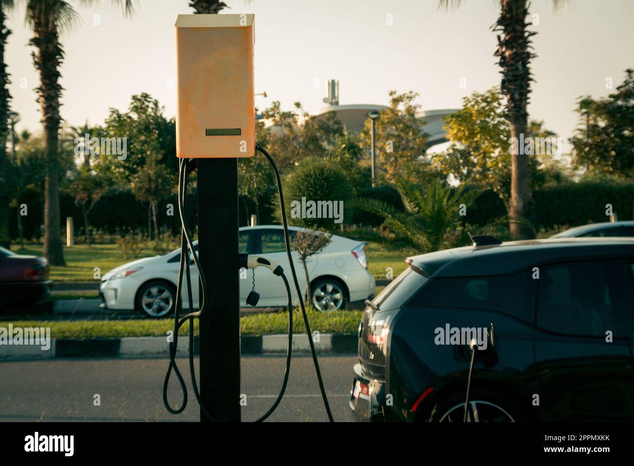 Ricarica delle auto elettriche nel cty Foto Stock