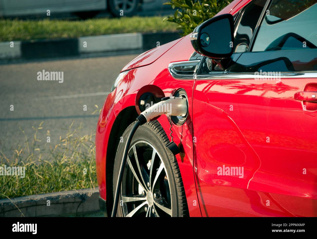 Ricarica delle auto elettriche nel cty Foto Stock