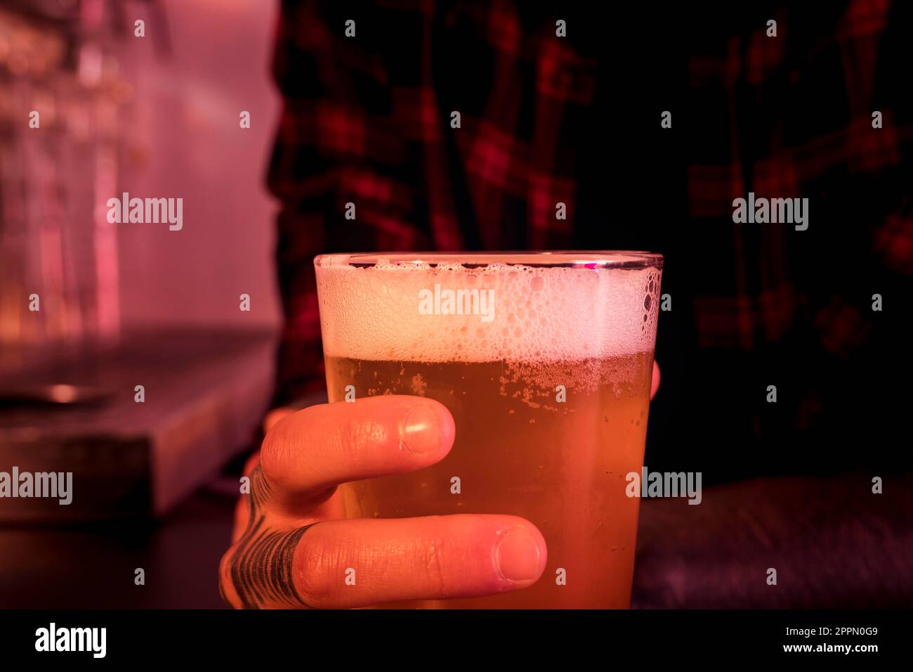 Bar con bicchiere di birra Foto Stock