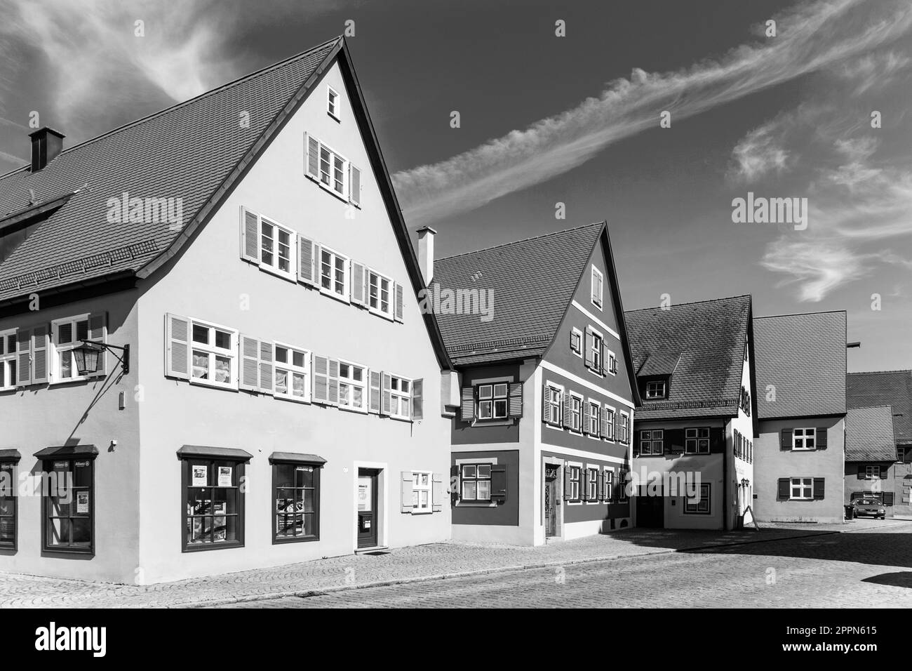 Dinkelsbuehl, Germania - 29 luglio 2009: Dinkelsbuhl romantico, città di fine middleages e case in legno in Germania. Fortificato dall'imperatore Enrico V. Foto Stock