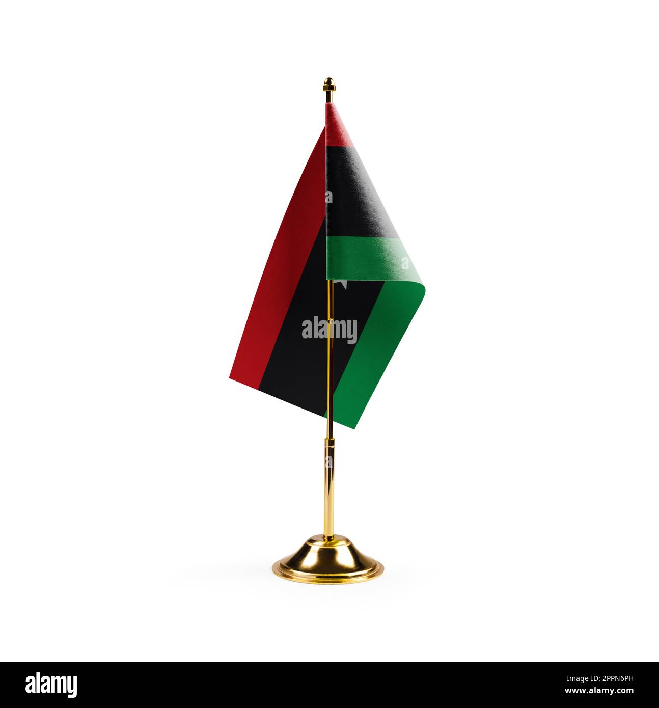 Piccola bandiera nazionale della Libia su sfondo bianco. Foto Stock