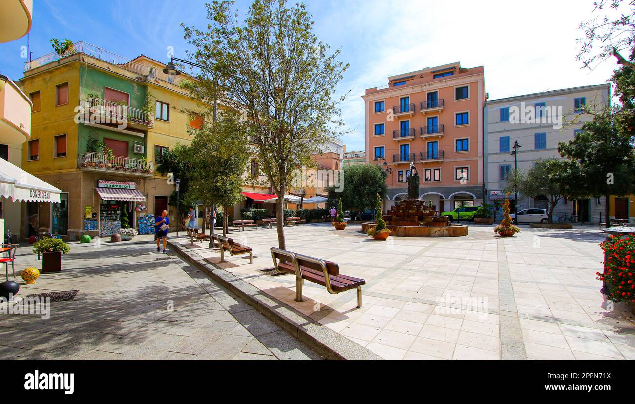 Olbia, Sardegna - 8 agosto 2019 : Piazza Giacomo Matteotti nel centro storico di Olbia, un centro storico situato sul Mar Tirreno sulla C Foto Stock