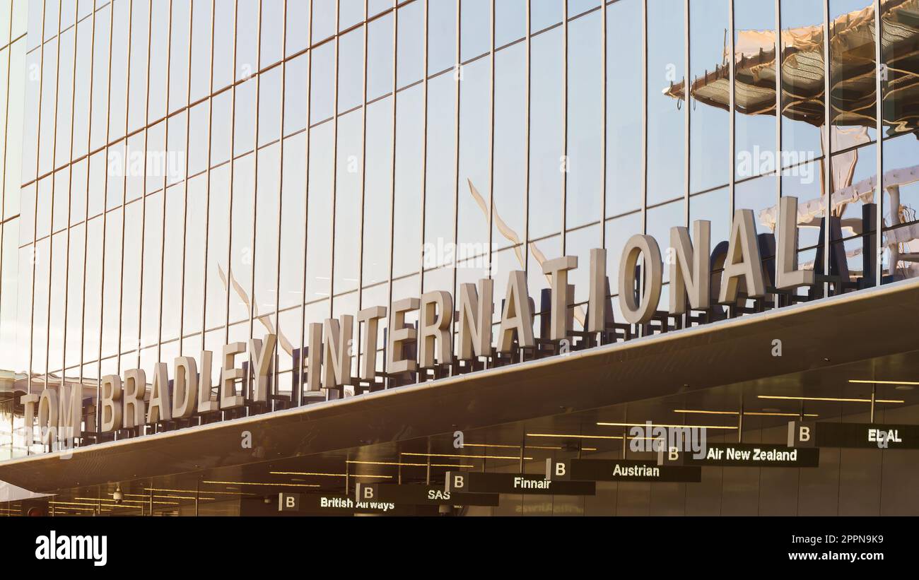 LOS ANGELES, CALIFORNIA, USA - 19 APRILE 2023: TERMINAL internazionale DI TBIT, Tom Bradley presso l'aeroporto internazionale di Los Angeles (LAX). Foto Stock