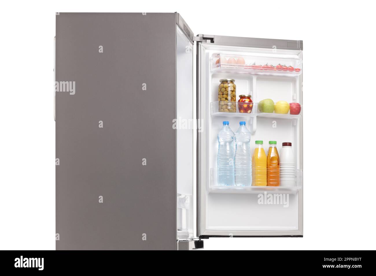 Frigorifero con una porta aperta con cibo e bevande isolato su sfondo bianco Foto Stock