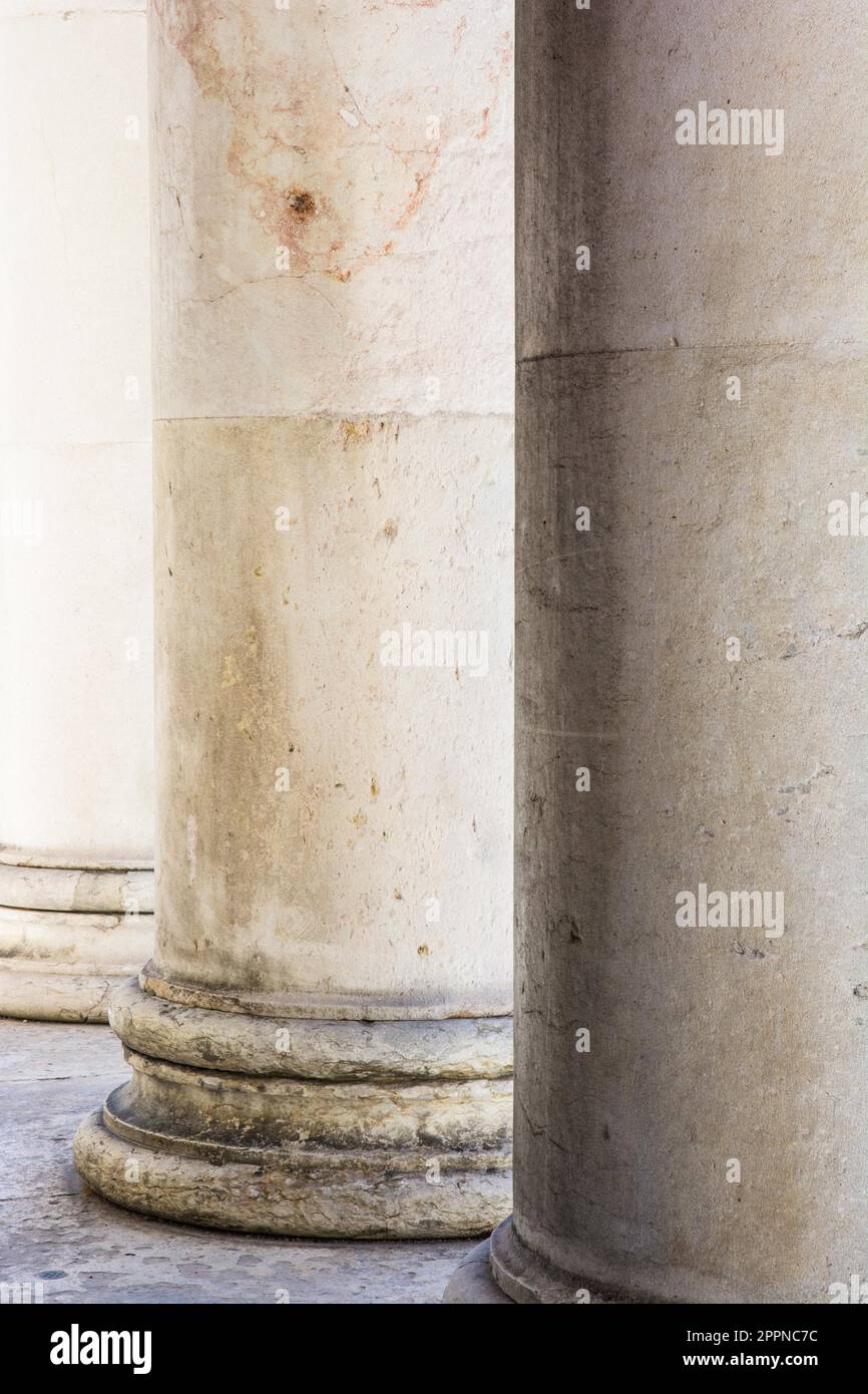 Dettagli di architettura classica con colonne in marmo Foto Stock