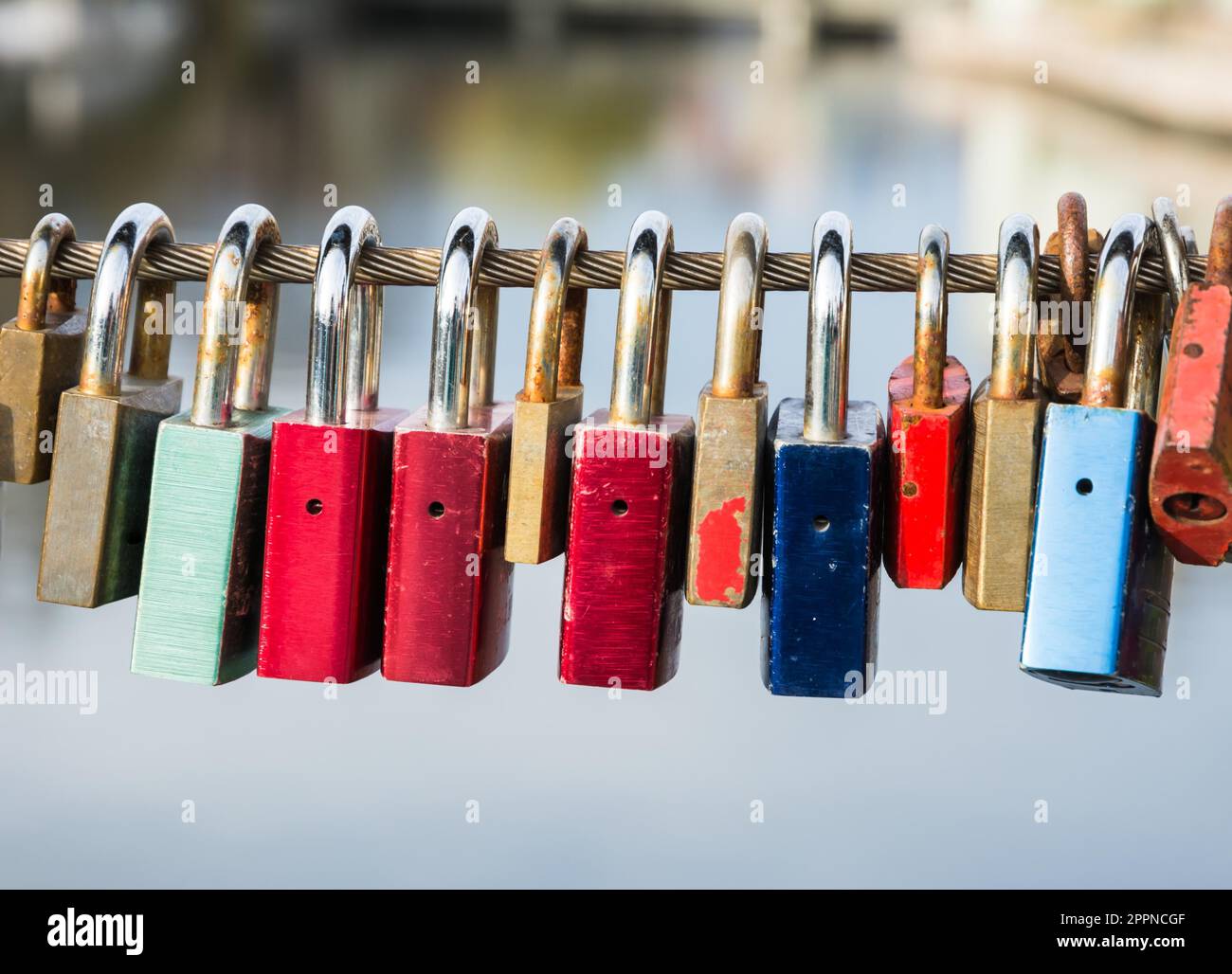 Amore si blocca come simbolo di amore eterno Foto Stock